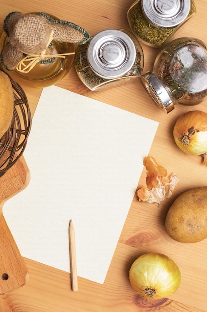 Rozłożone składniki i karty z przepisami